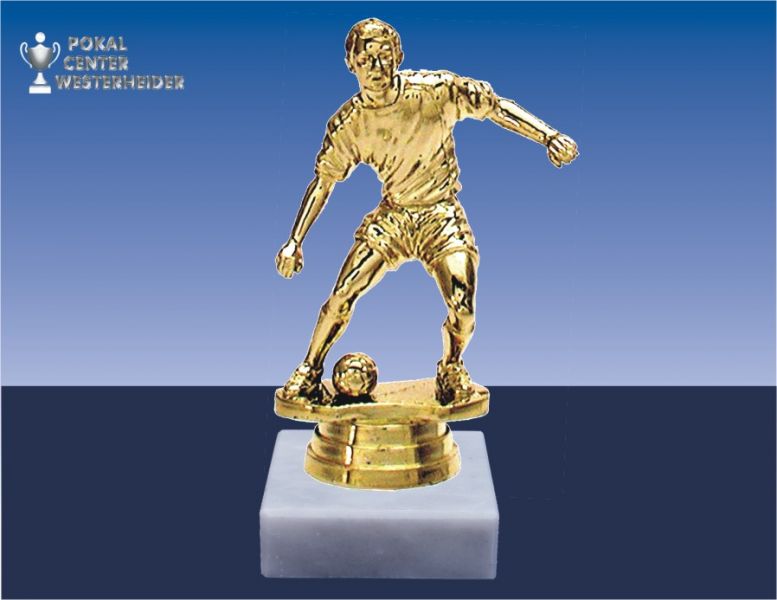 Fußballfigur in Gold auf Marmor